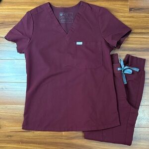 Figs Burgundy Scrub Set